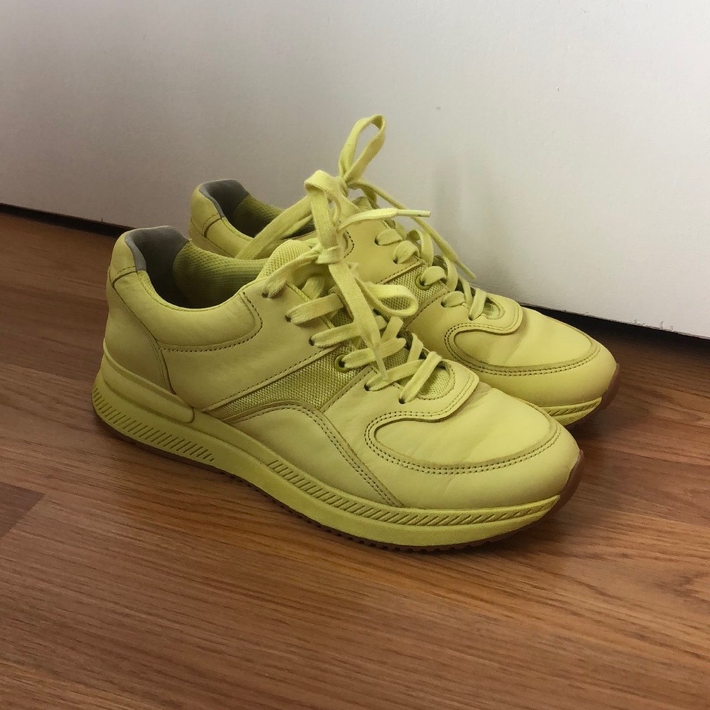 Everlane - neon green tread sneaker size 9.5